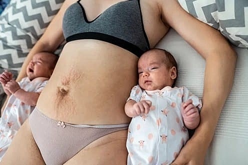 Parents Magazine recently published an article on common postpartum changes women experience, from hair shedding to skin shifts and changes in body shape. One lesser-known change highlighted in the piece is something many new moms don’t expect: a change in shoe size.